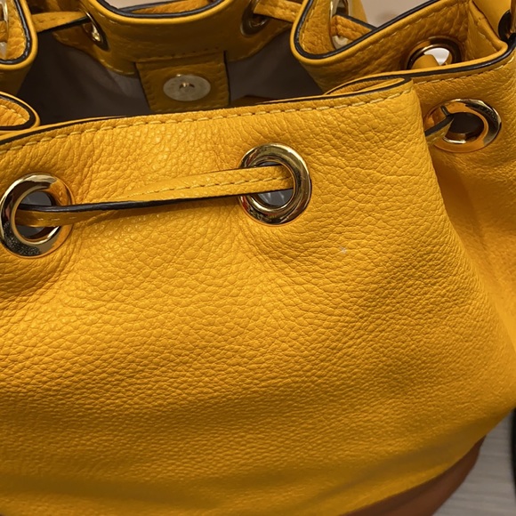 Michael Kors bucket bag , tan and mustard color. - Picture 5 of 10